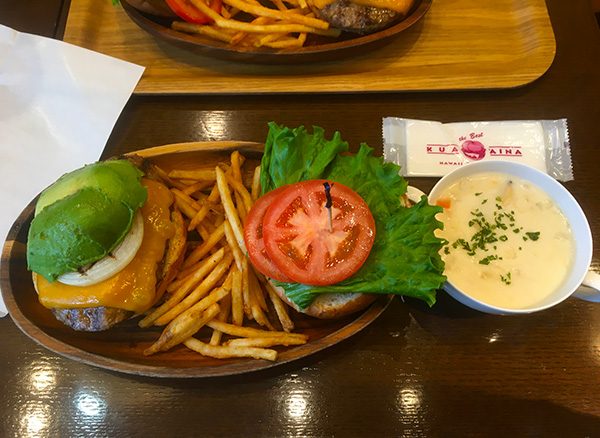 クア・アイナ イオン越谷レイクタウン店の厚切りチェダーアボカドバーガー9