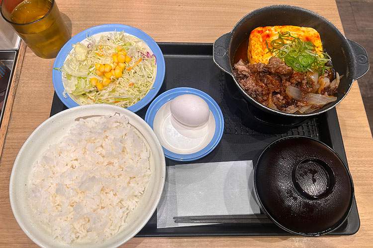 旨辛豆腐牛バラ焼定食の画像