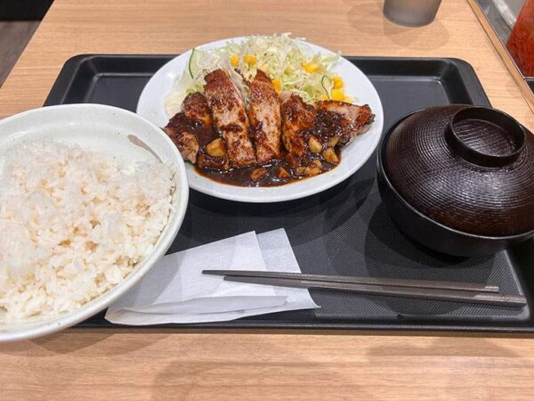 松屋の正直レビュー、国産雪国育ち厚切りトンテキ定食編