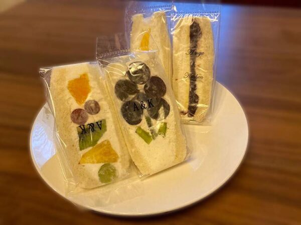 越谷市場内のサンドイッチ店　A.myu&Kitchen-(アミューアンドキッチン)のフルーツサンド画像